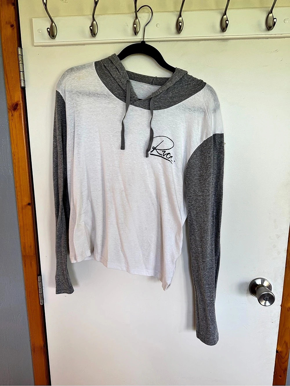 RVCA Script Logo Raglan Pullover Hoodie Gray & White